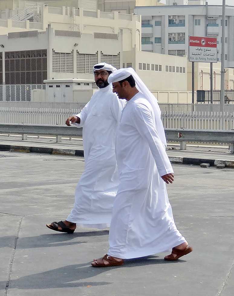 Kandora, Men's traditional wear, Traditional dress of UAE