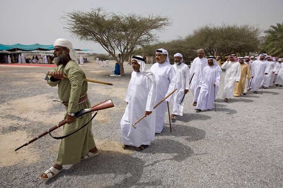 traditional uae clothing