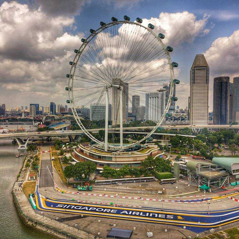 Aerial view of Singapore Flyer