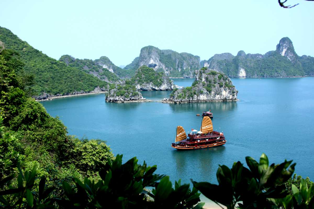 cruise vacation in vietnam