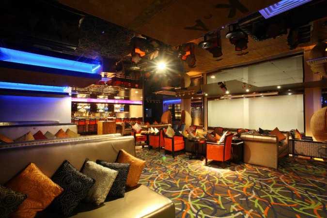 Ava Lounge, Radisson Blue, Nightlife in Kochi