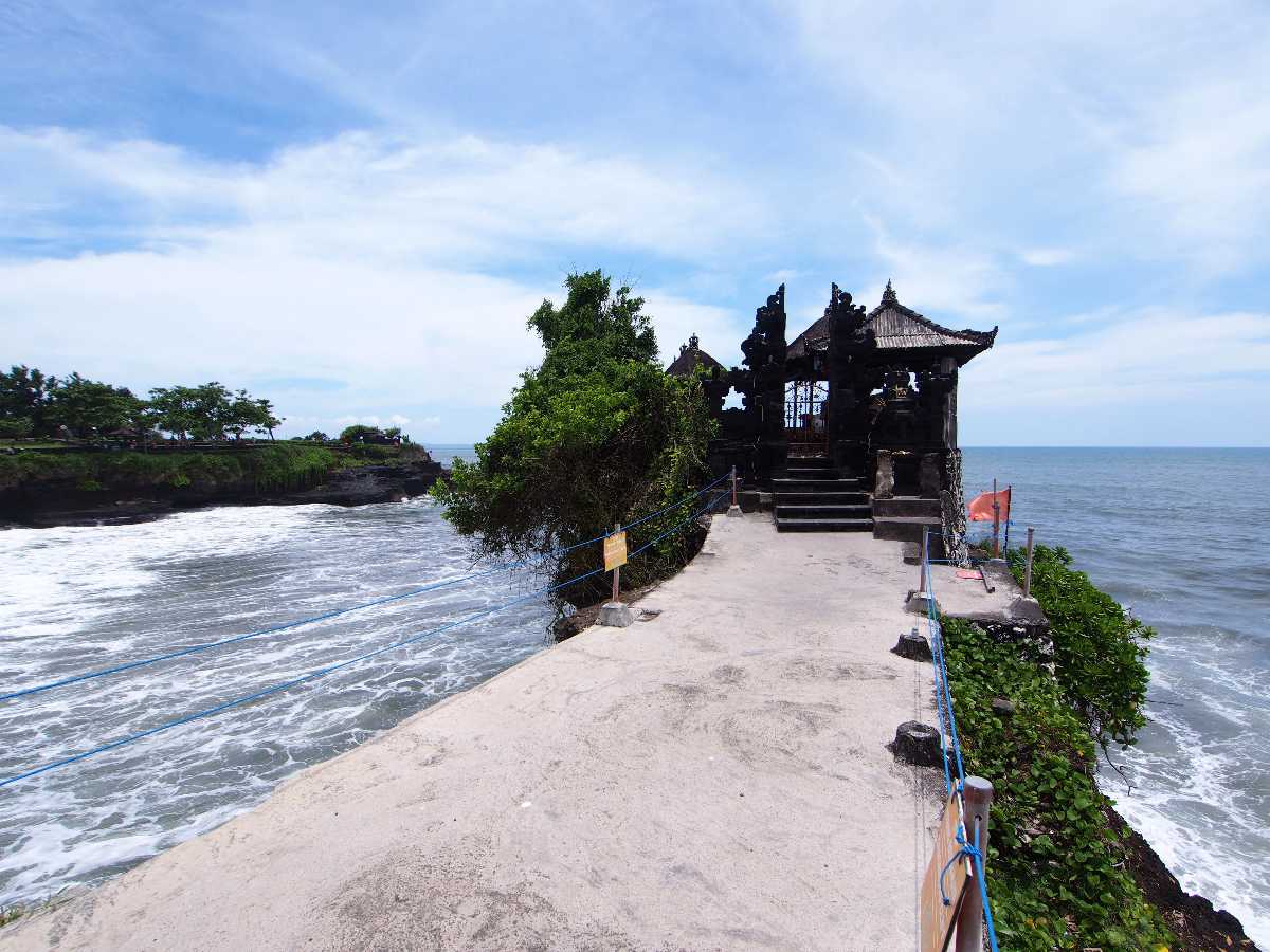 Batu Bolong Beach