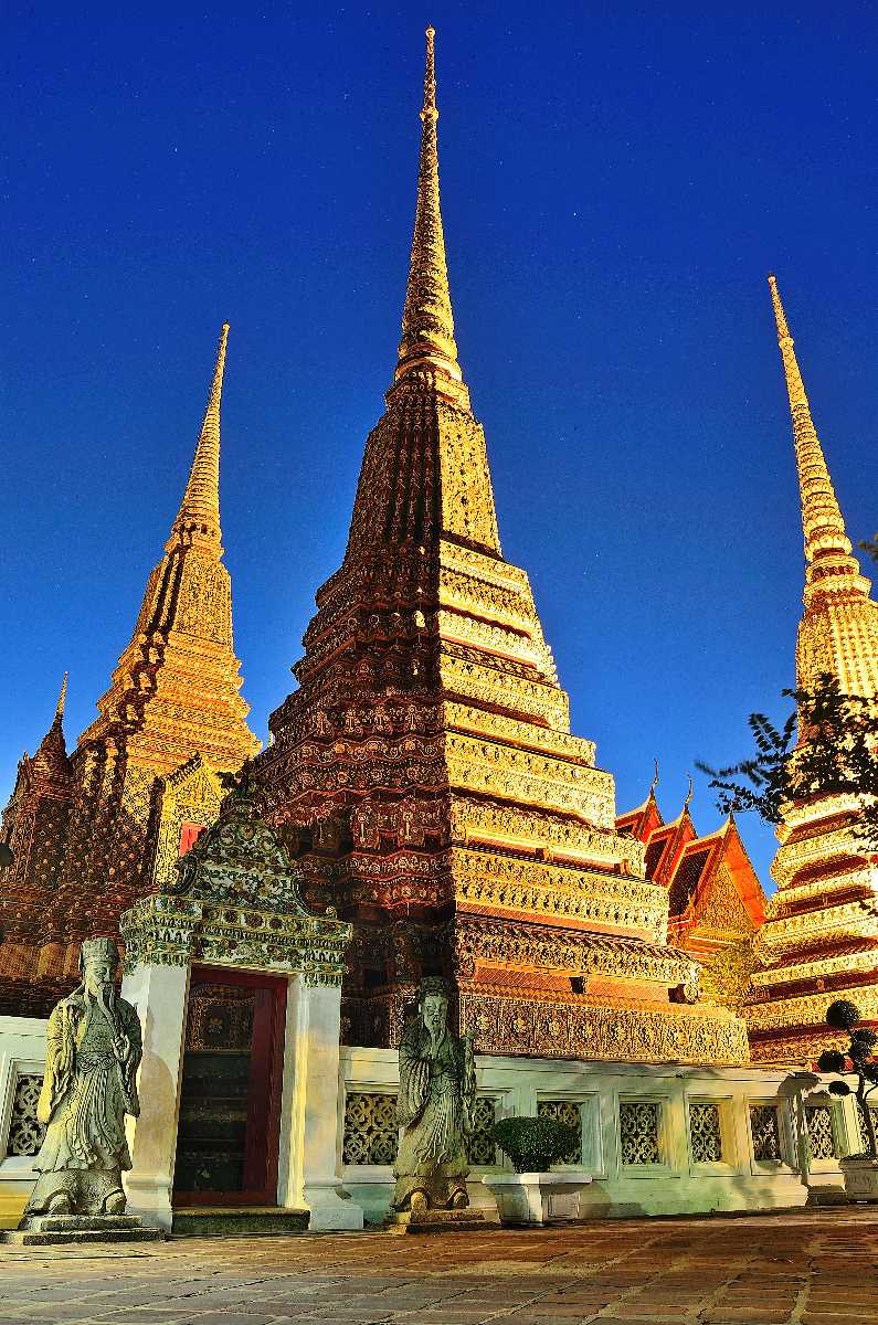 Phra Maha Chedi Si Rajakarn at Wat Pho