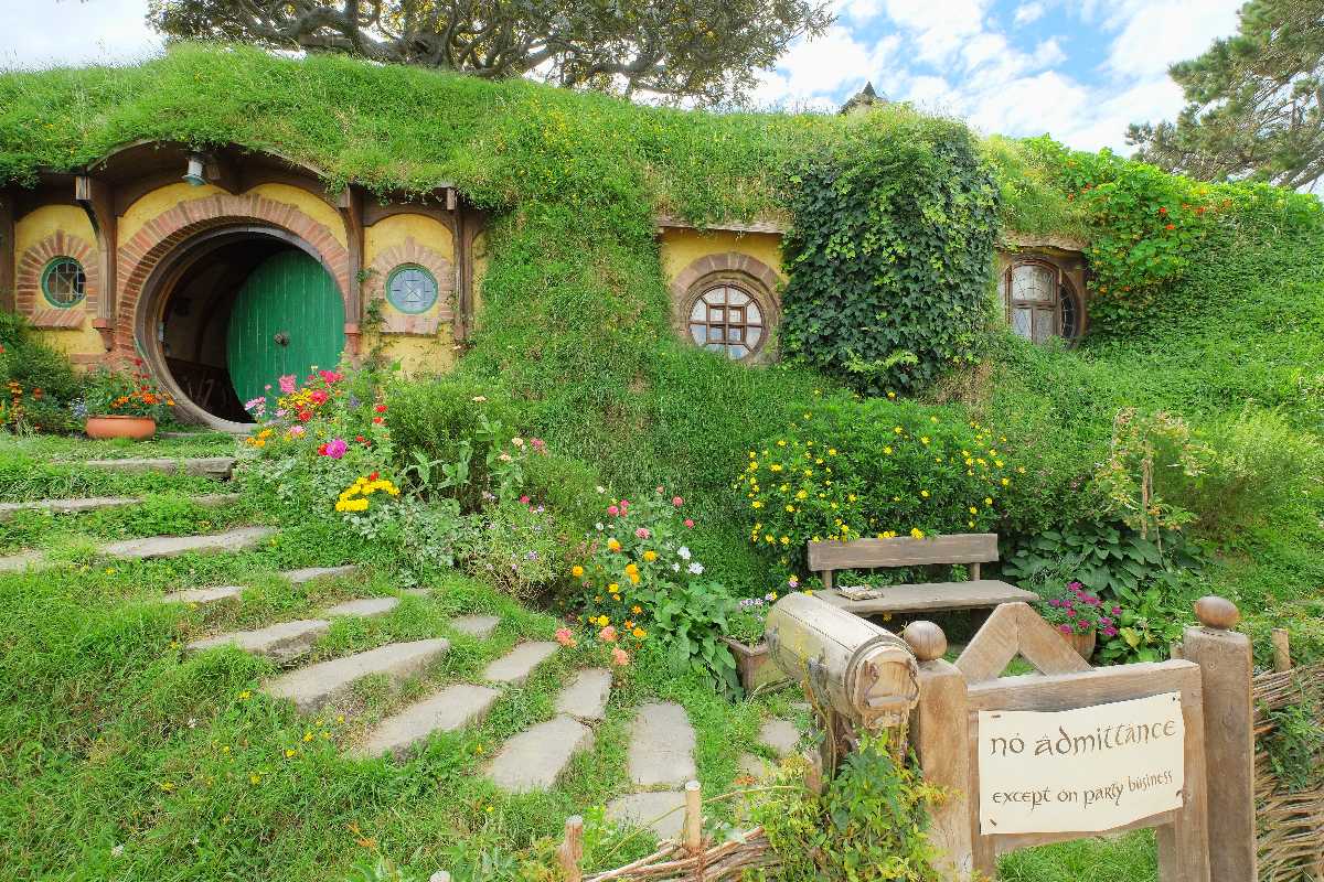 Hobbiton Movie Set, Bag End with party sign