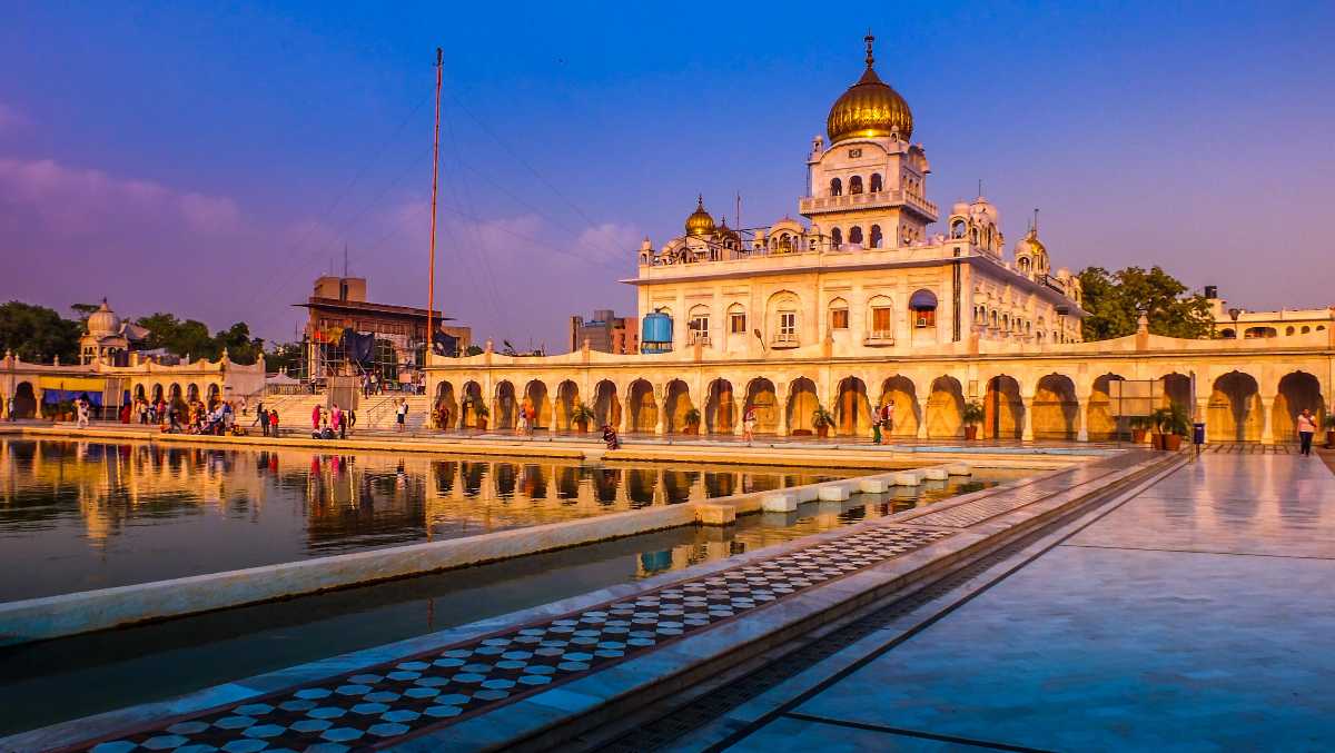 visit gurudwara bangla sahib