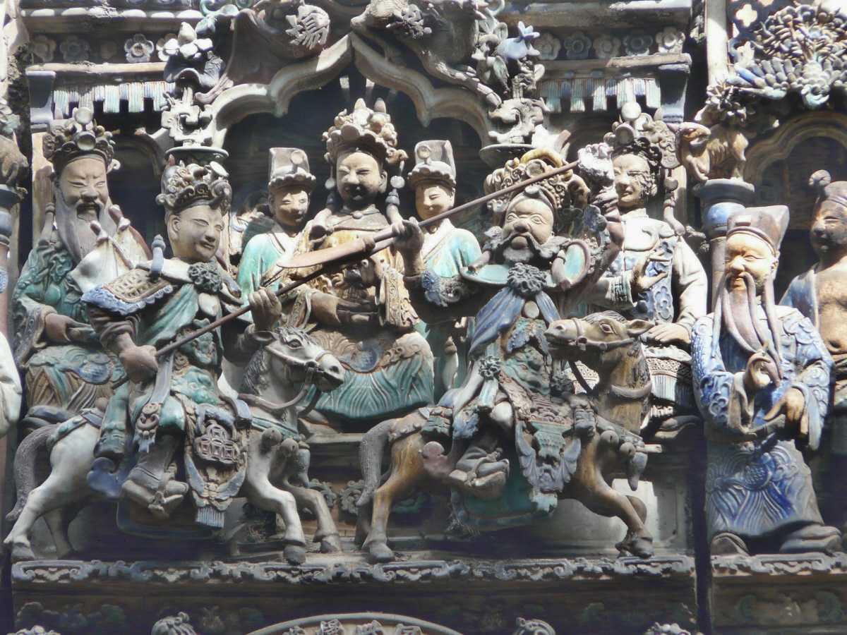 Chinese-Inspired Art on the Roof of Thien Hau Temple