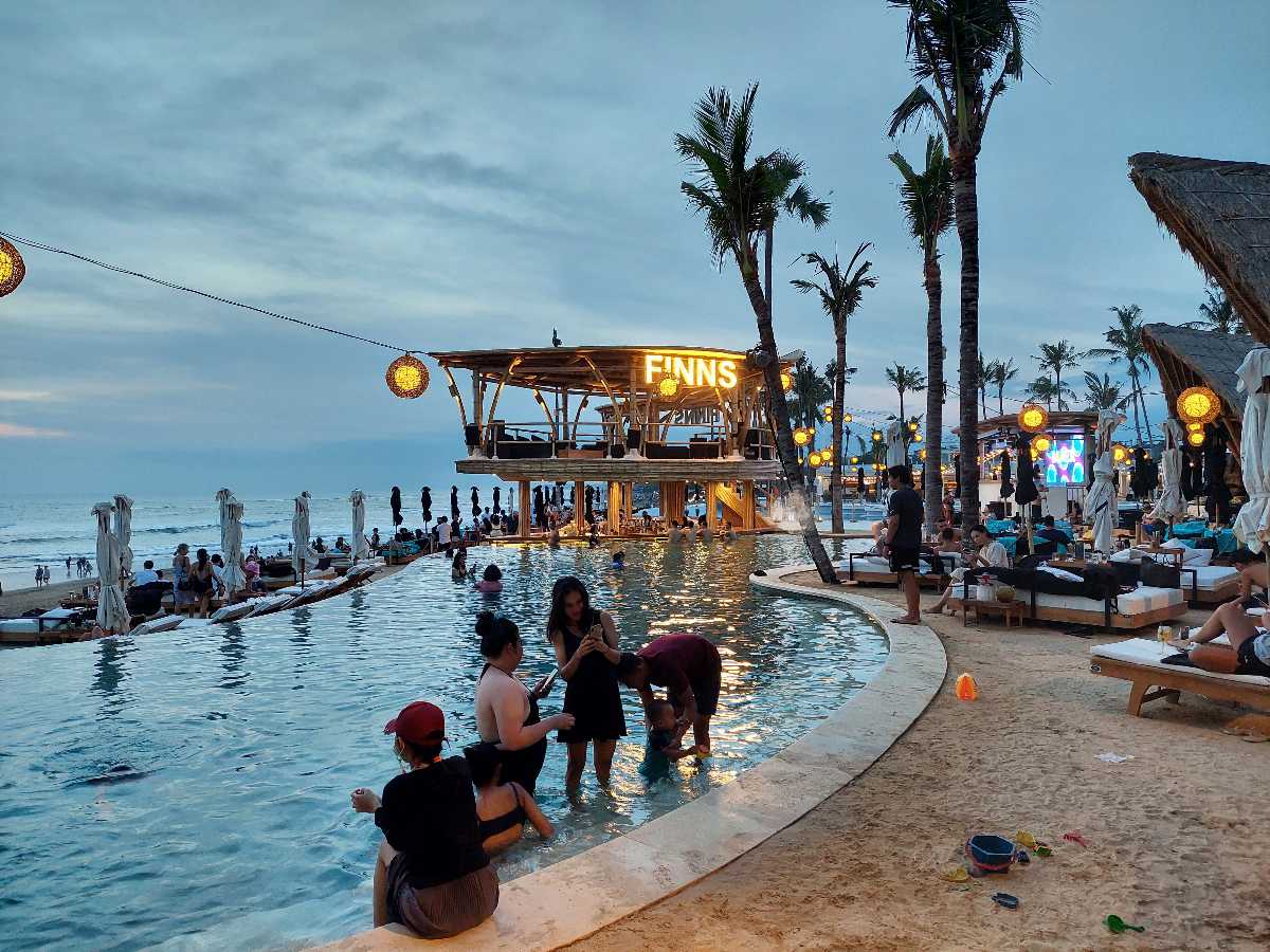 30 Beach Clubs in Bali To Enjoy Beachside Beer! - holidify