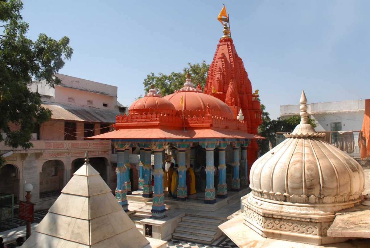 Brahma Temple, Pushkar | Timings, Photos & Legend