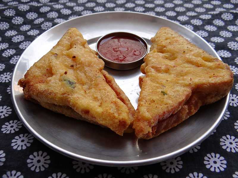 Bread pakora at Fateh Sagar