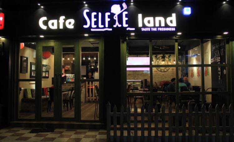 Café Selfie Land, Cafes in Raipur.