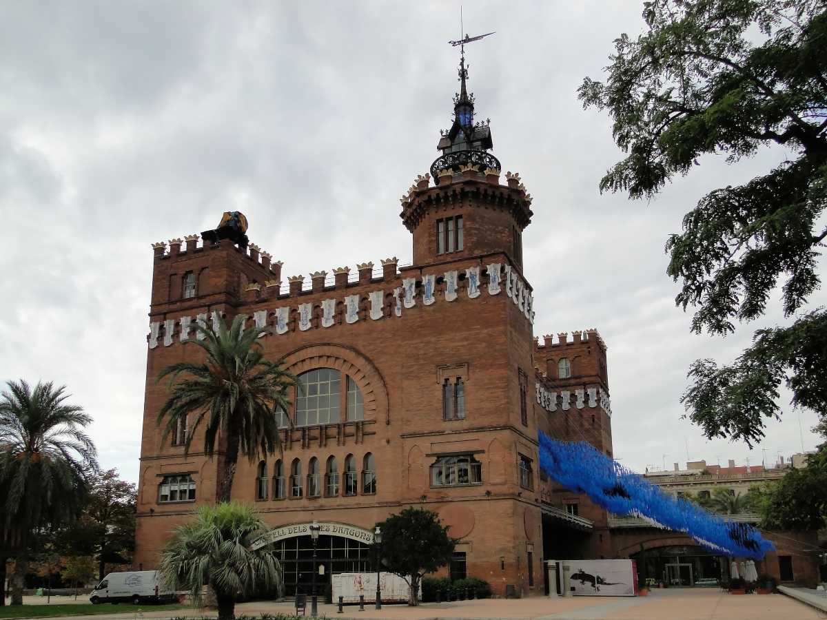 red brick building, museum of natural science, parc de la ciutadella