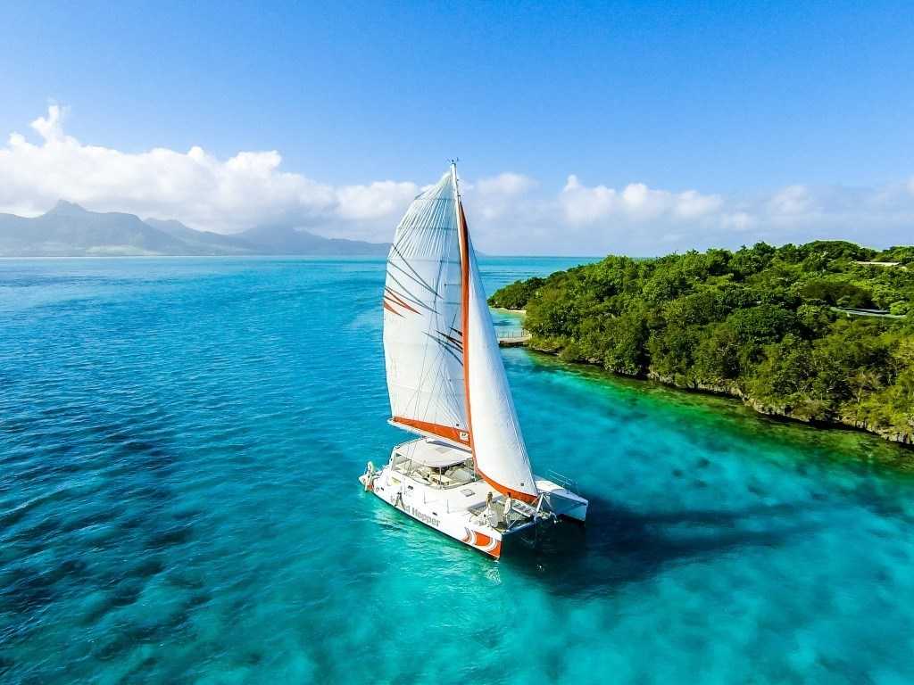 catamaran in north of mauritius