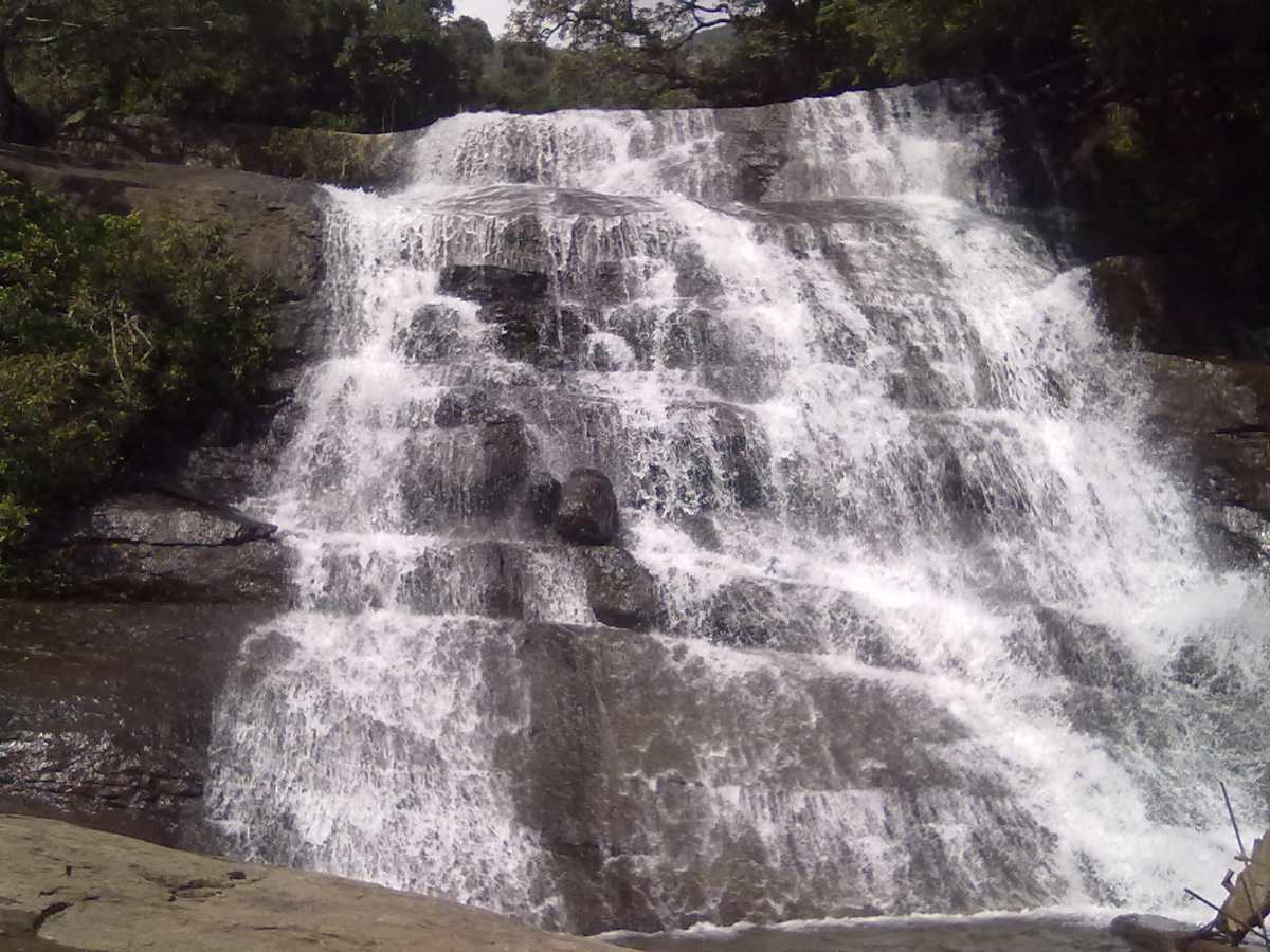 Chinna Suruli Falls