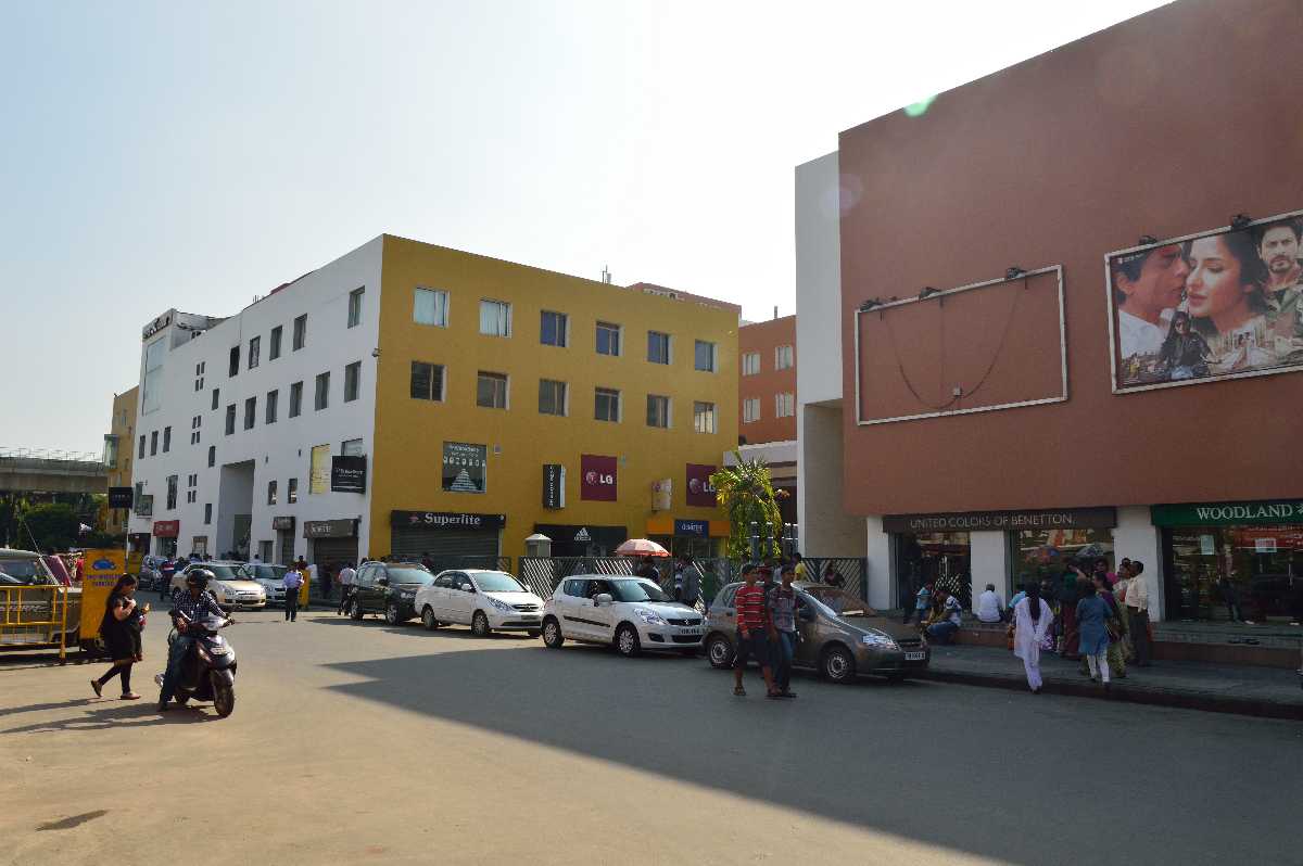 12 Malls in Kolkata For Shopping, Movies & More in 2022