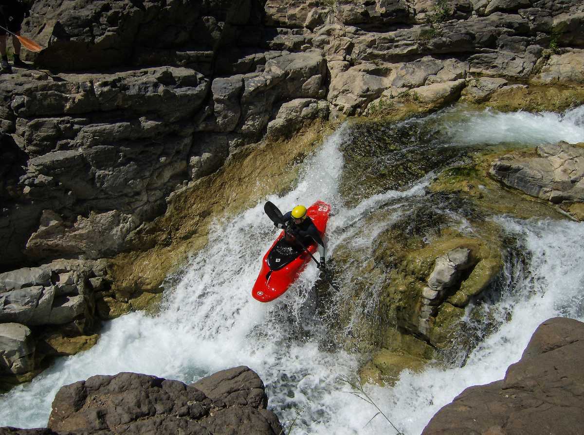 Creeking, 12 des sports d'aventure les plus dangereux au monde