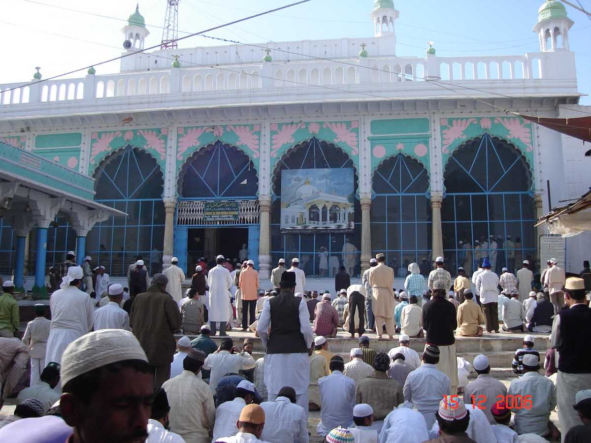 People performing prayer at Khwaja Gharib Nawaz shrine