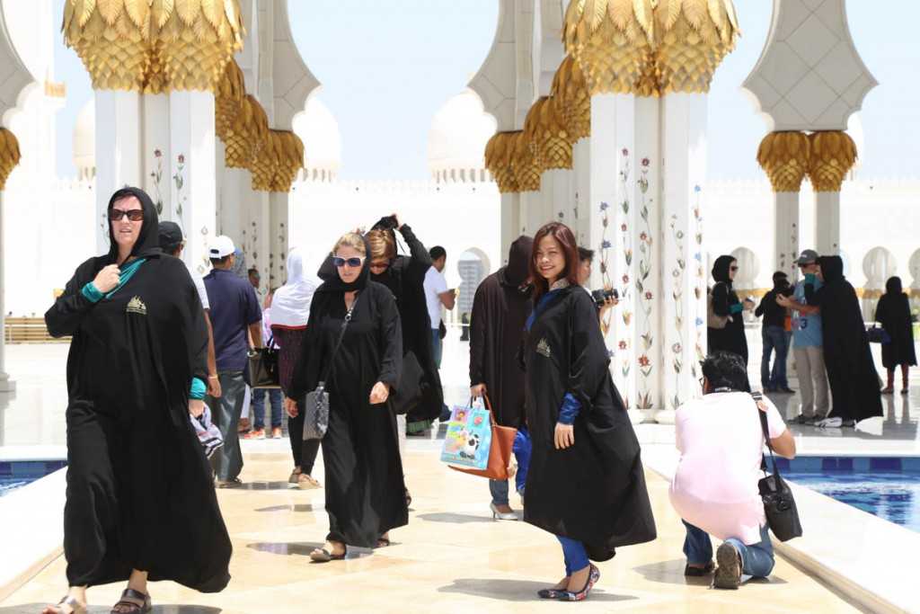 Av ekil yi E itimli Sheikh Zayed Mosque Dress Code Eri te Ayr Ayr Ses