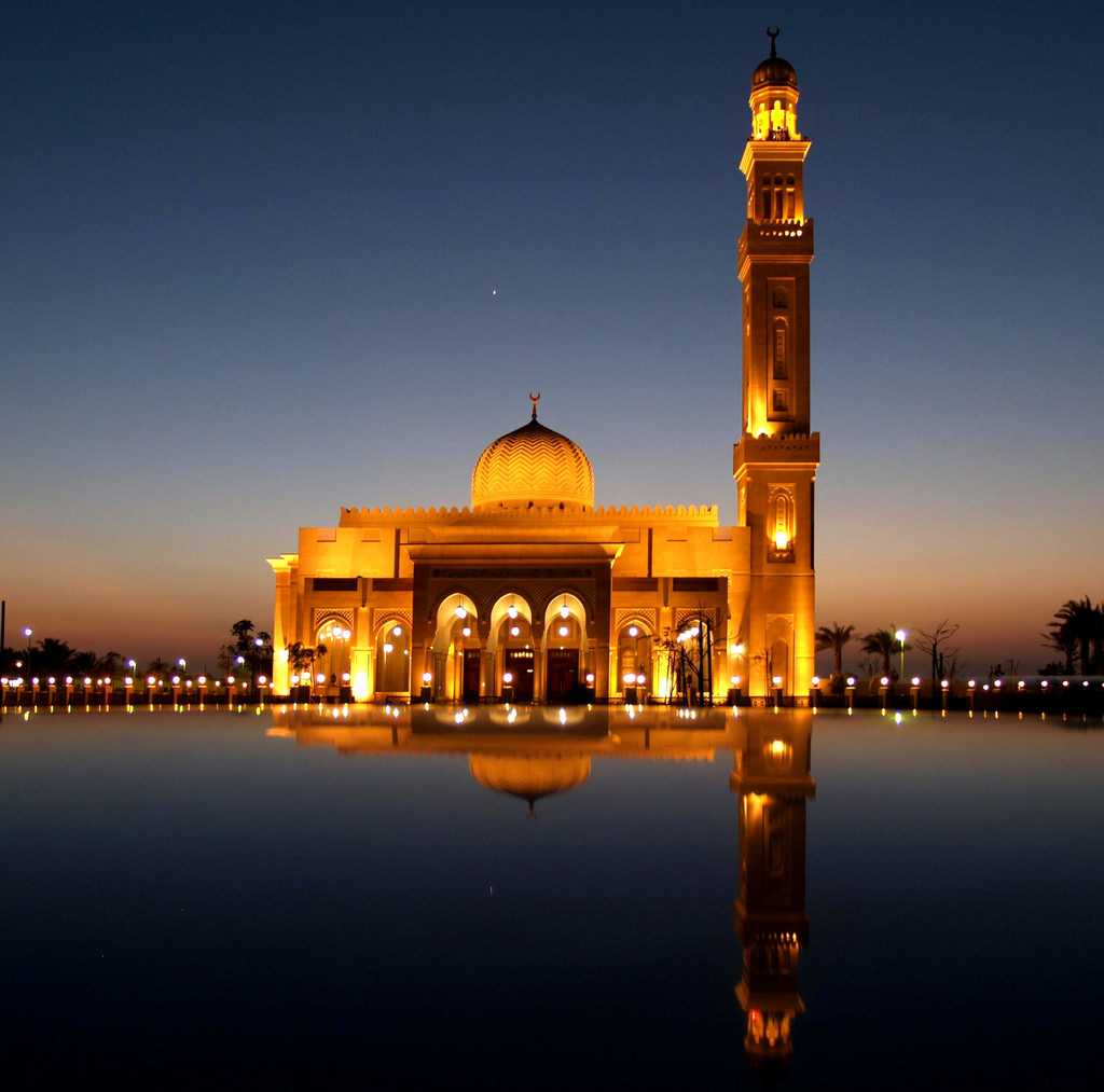 A mosque in Dubai lit up for Eid