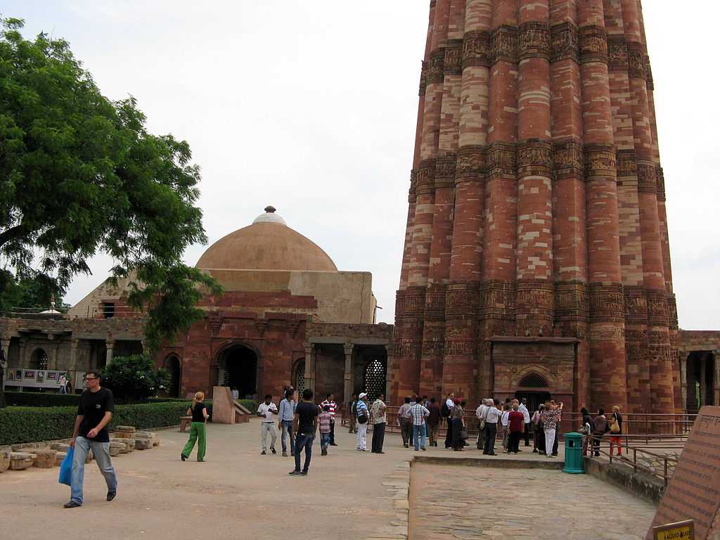 How to Reach Qutub Minar