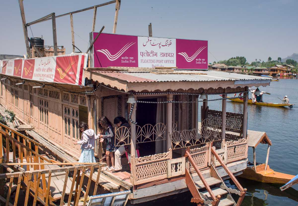 Floating Office, Dal Lake