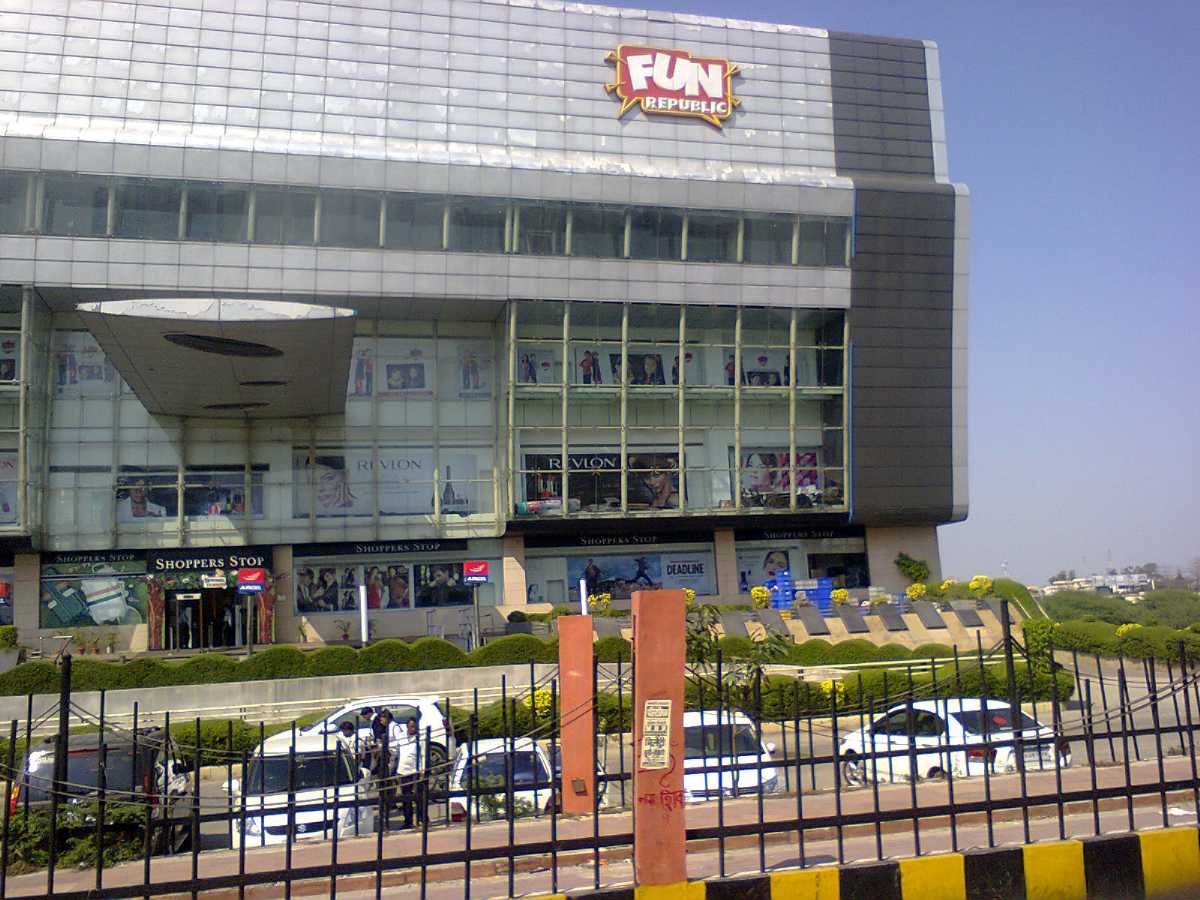 Lucknow-Riverside Mall in Gomti Nagar,Lucknow - Best Malls in