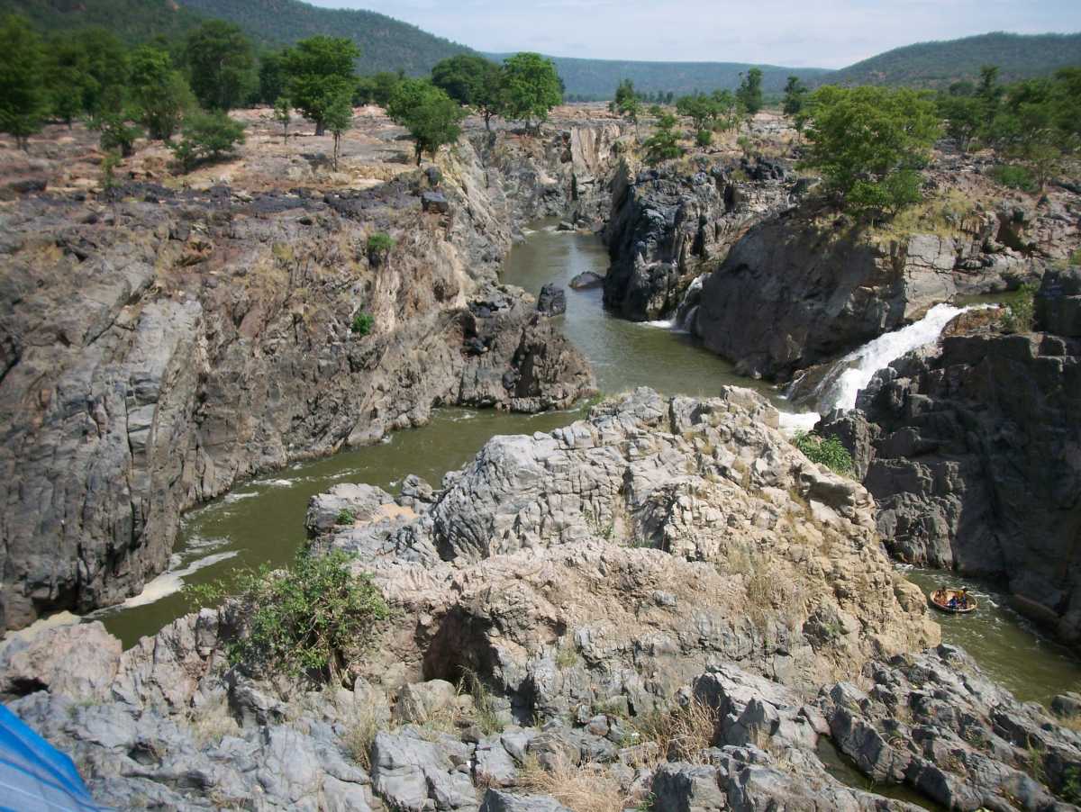 Hogenakkal in Dry Season