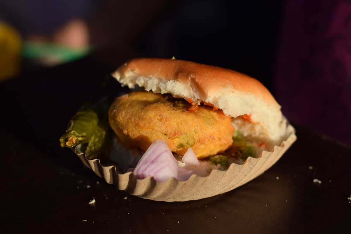 street food in udaipur, Poornima vada pav