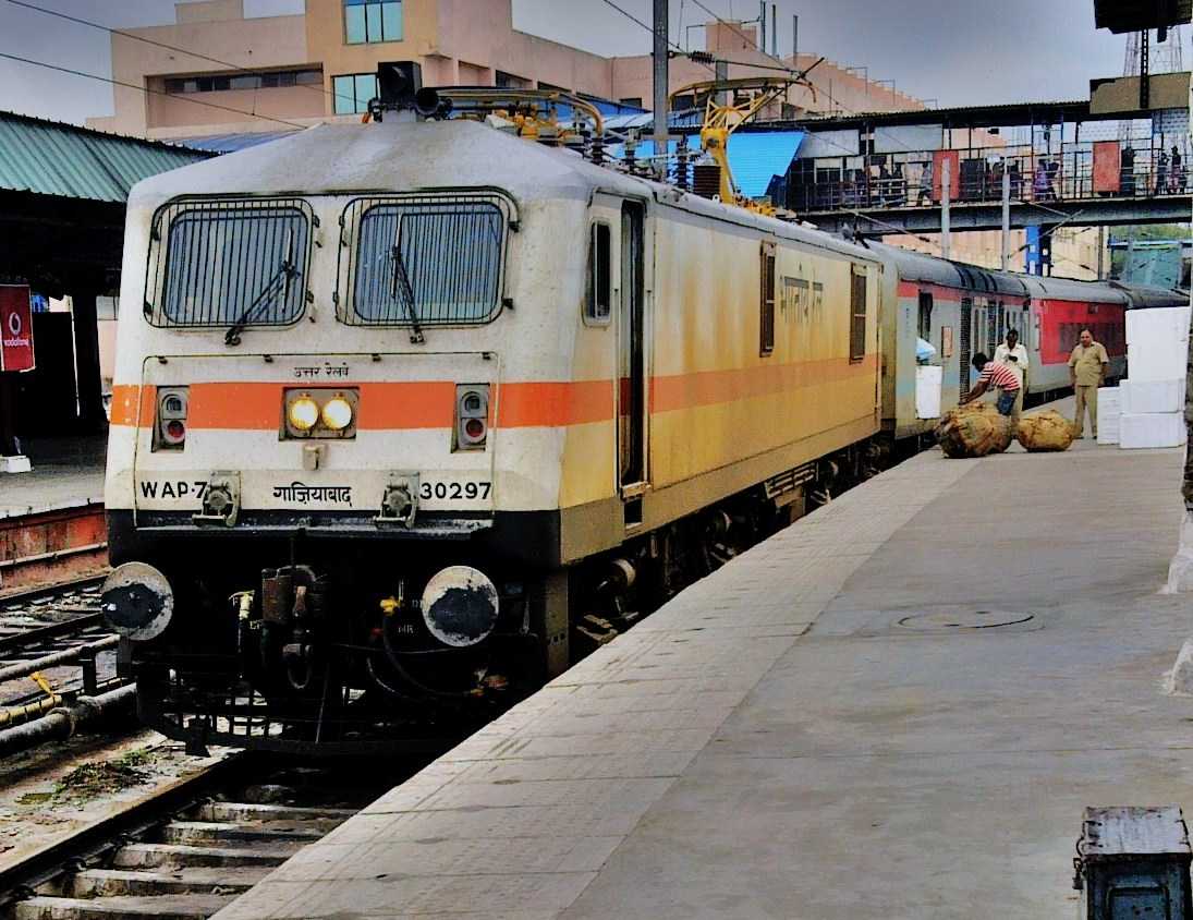 Howrah Rajdhani, ten superfast trains in India