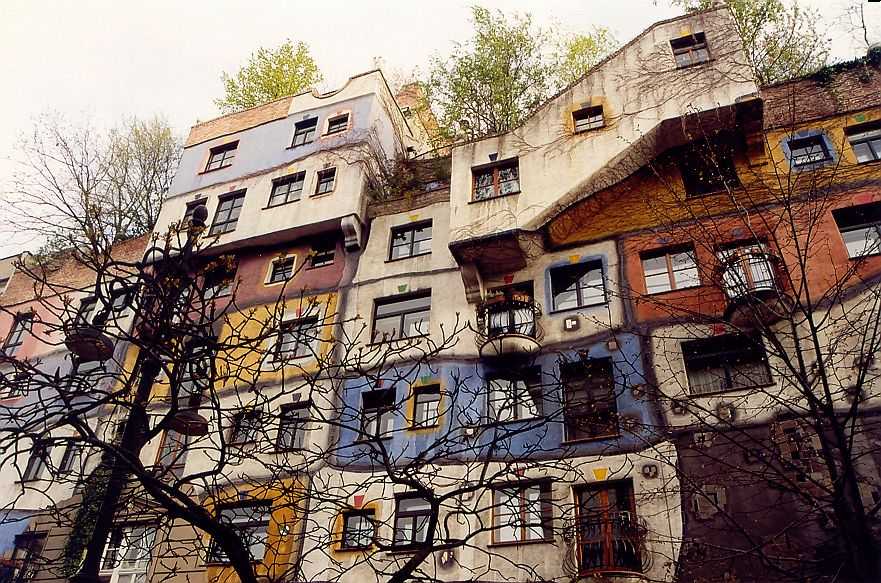 whacky building, colourful, Hundertwasserhaus 