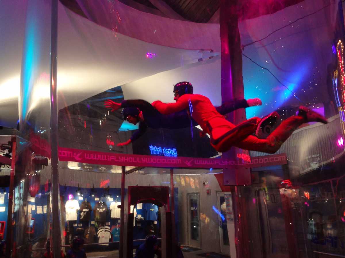 Skydiving in Los Angeles Outdoor and Indoor Skydiving Operators