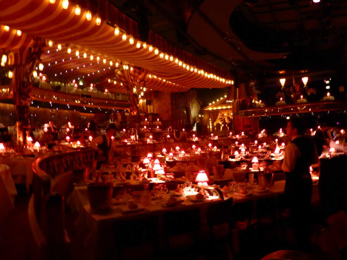 Moulin Rouge VIP Show Tables