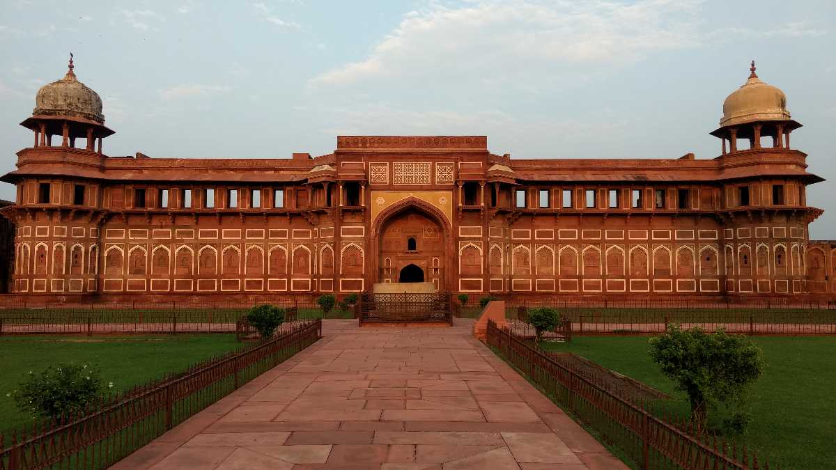 agra tourist places details