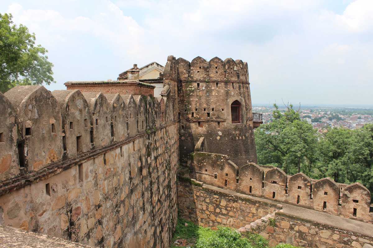 Tughlaqabad Fort and its Crumbling Ruins - GoUNESCO - Make 