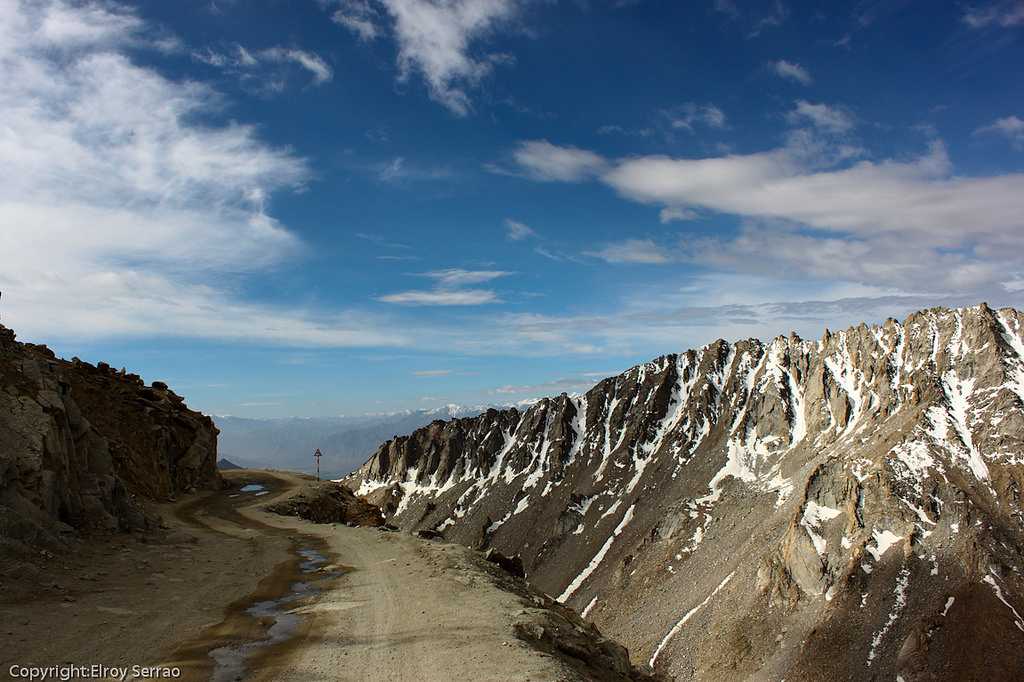  Dangerous Roads In India, Khardung La Pass