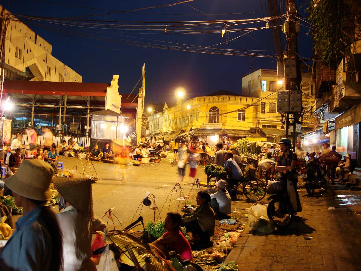 Dong Xuan Market, Shopping in Hanoi Old Quarter