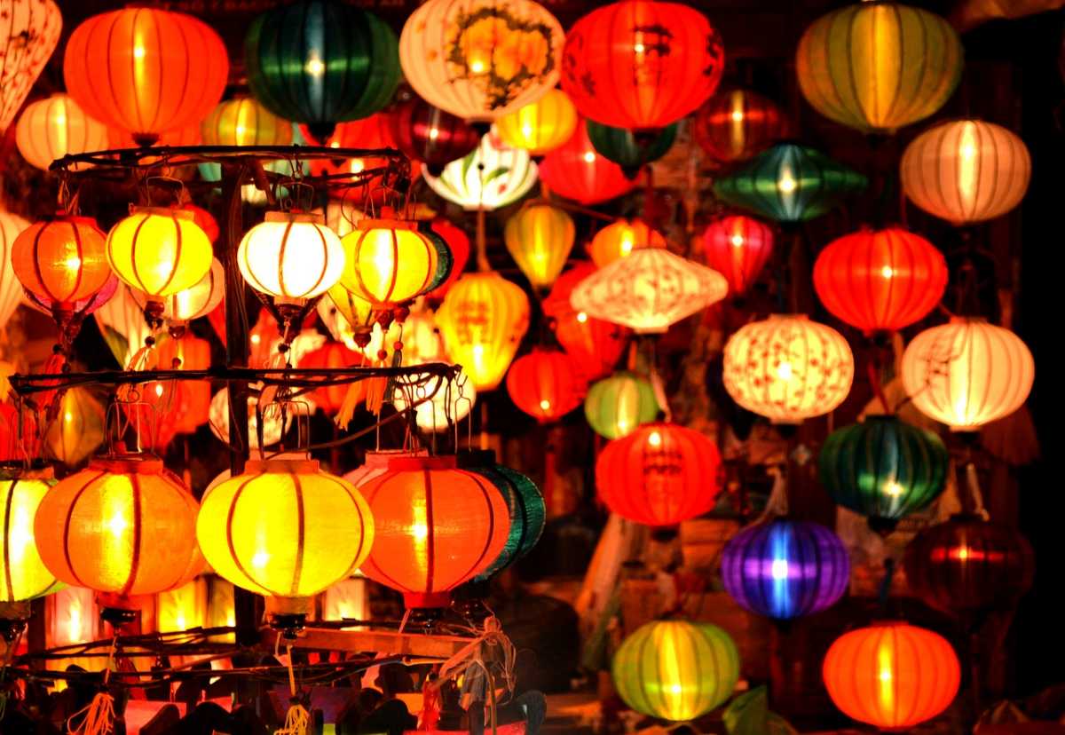 Linh Nam night market in hanoi