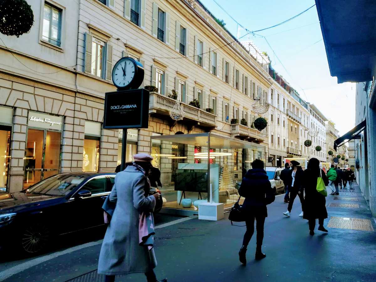 Louis Vuitton, Via Montenapoleone, Christmas time, Milan, Italy