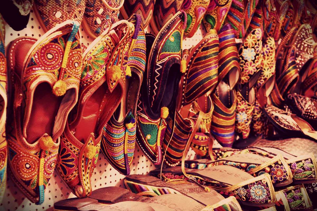rajasthani traditional footwear for girls