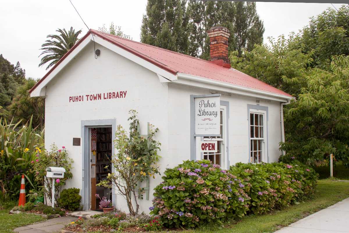 Puhoi Town Library