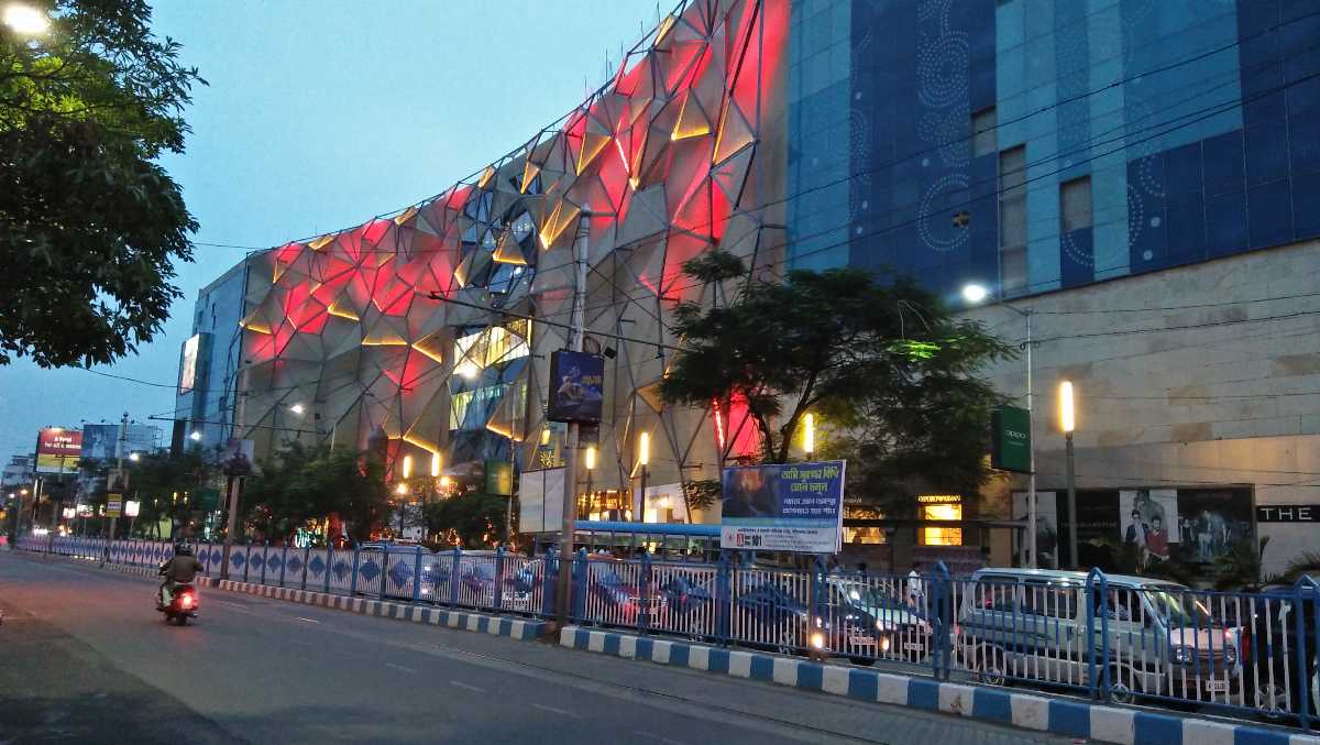 12 Malls in Kolkata For Shopping, Movies & More in 2023
