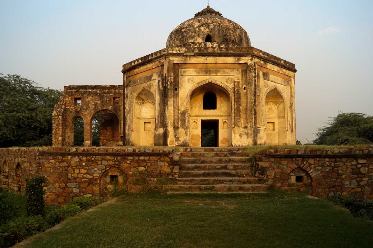 Quli Khan Tomb