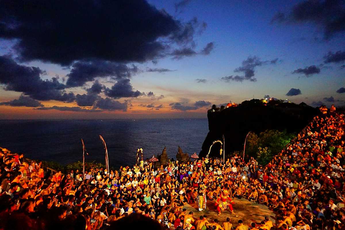 uluwatu temple sunset and kecak fire dance tour