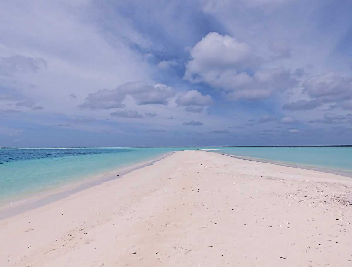 Private Sandbank Tour in the Maldives, the Most Luxurious Experiences around the World 