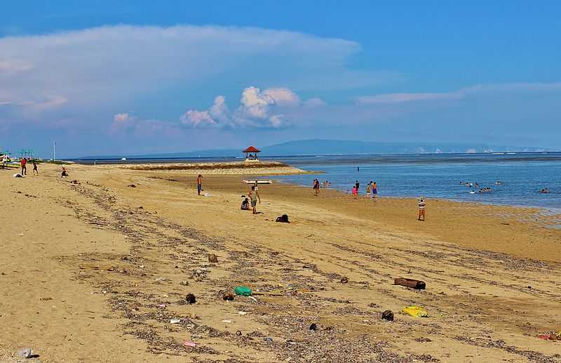 We went to Sanur beach for a relaxing evening stroll on the third day of our trip! 