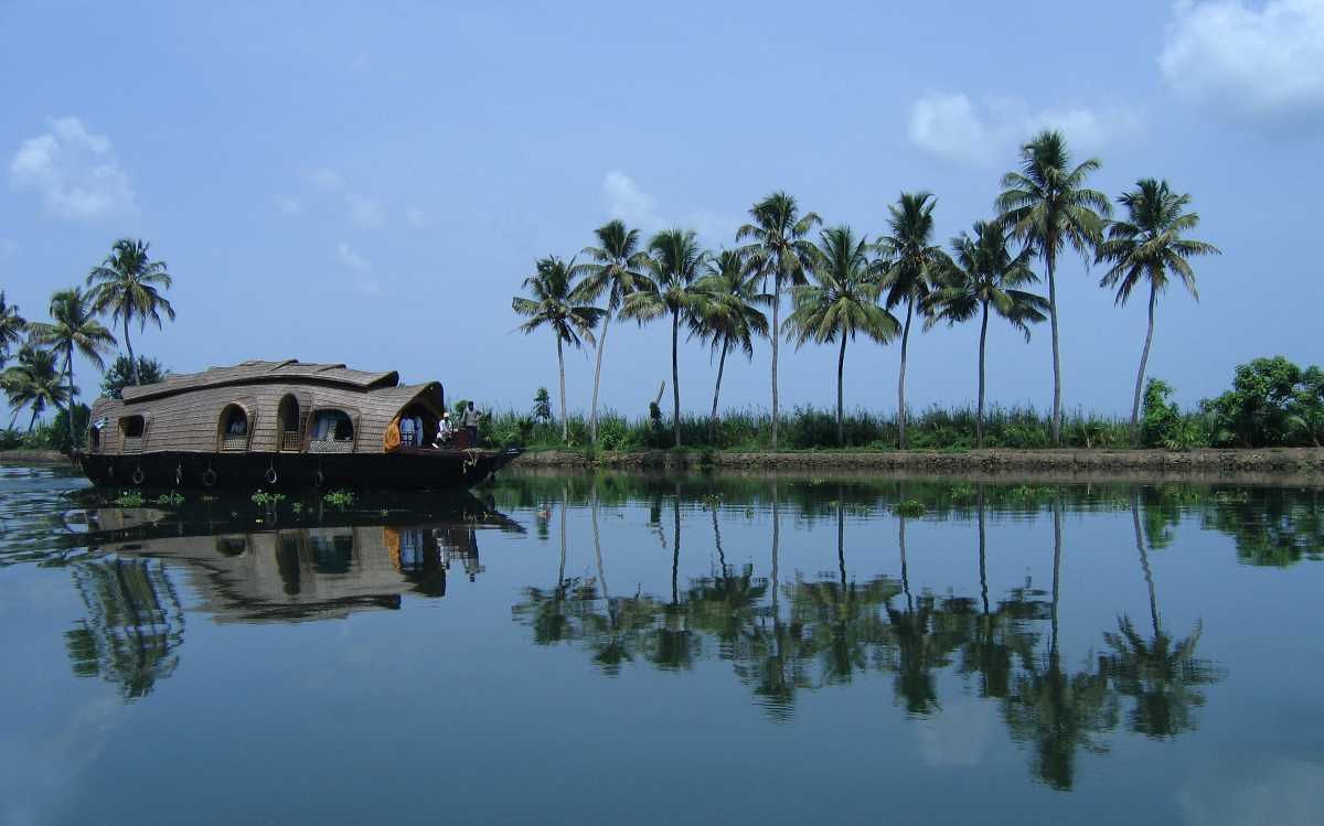 Vembanad Lake, Kerala | Images, Boating, Resorts