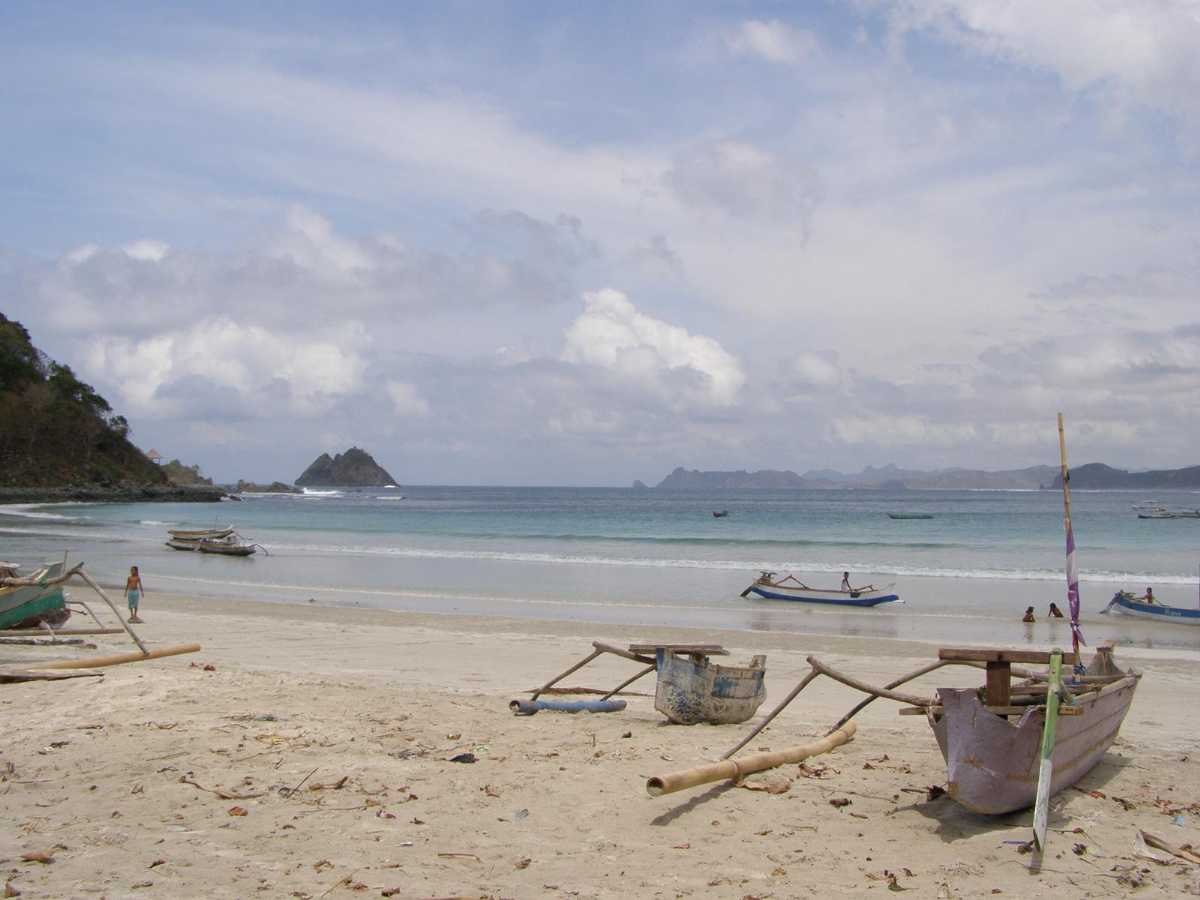 Selong Belanak Beach Lombok Surfing Restaurants Selong Belanak Beach Lombok Surfing Restaurants