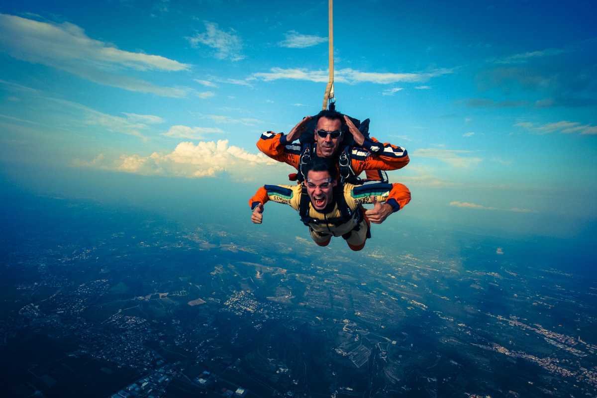 Skydiving in Los Angeles Outdoor and Indoor Skydiving Operators