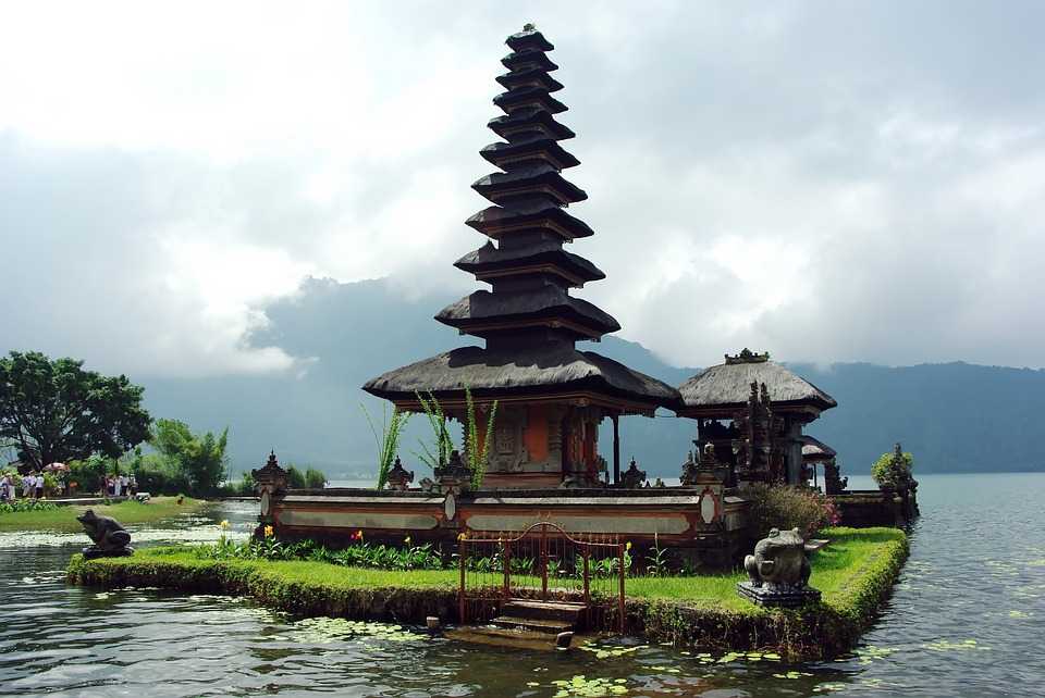 Honeymoon in Bali, Pura Ulun Danu Bratan