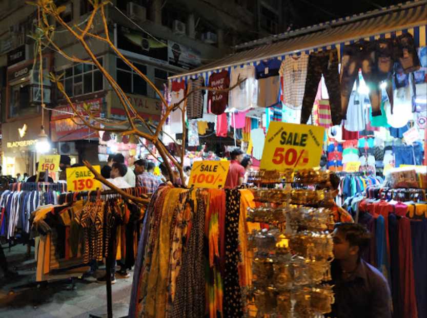 Wholesale Cloth Fabric Market In Delhi,थोक में कपड़ा लेना है तो चले जाएं  दिल्ली के ये 5 मार्केट, लहंगे से लेकर सूट तक सस्ते में पड़ जाएंगे सारे  आउटफिट - best wholesale