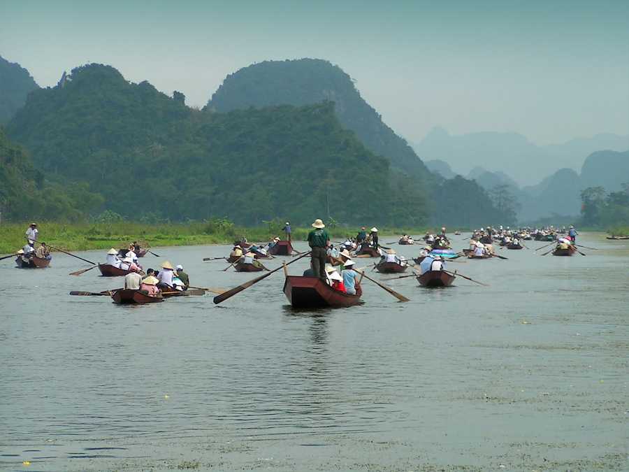 Way to Perfume Pagoda through Yen Stream